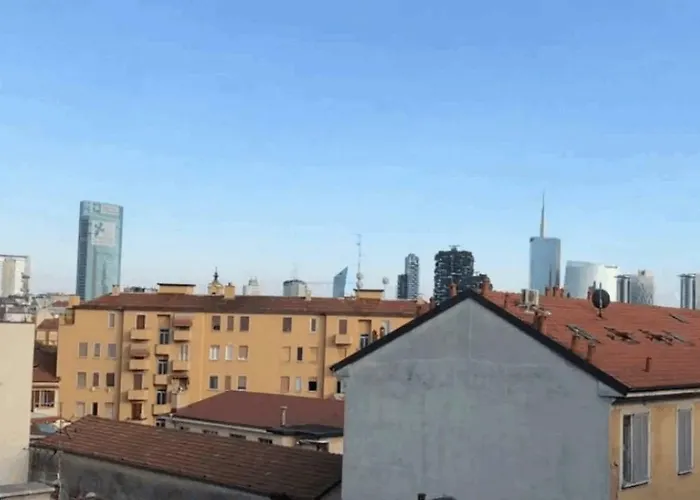 Guesthost - Isola View Renovated Apartment