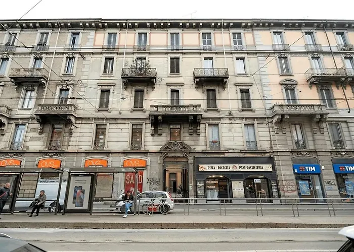 Guesthost - Isola View Renovated Apartment