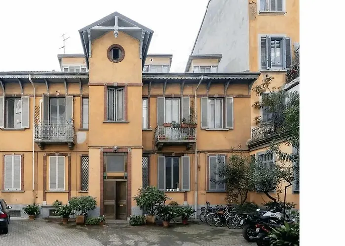 Guesthost - Isola View Renovated Apartment